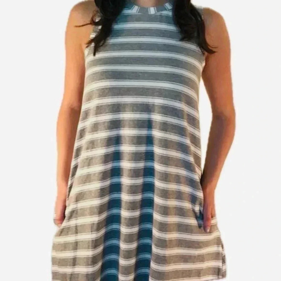 Loveriche gray/white striped sleeveless shift dress with pockets sz. medium - Picture 2 of 7